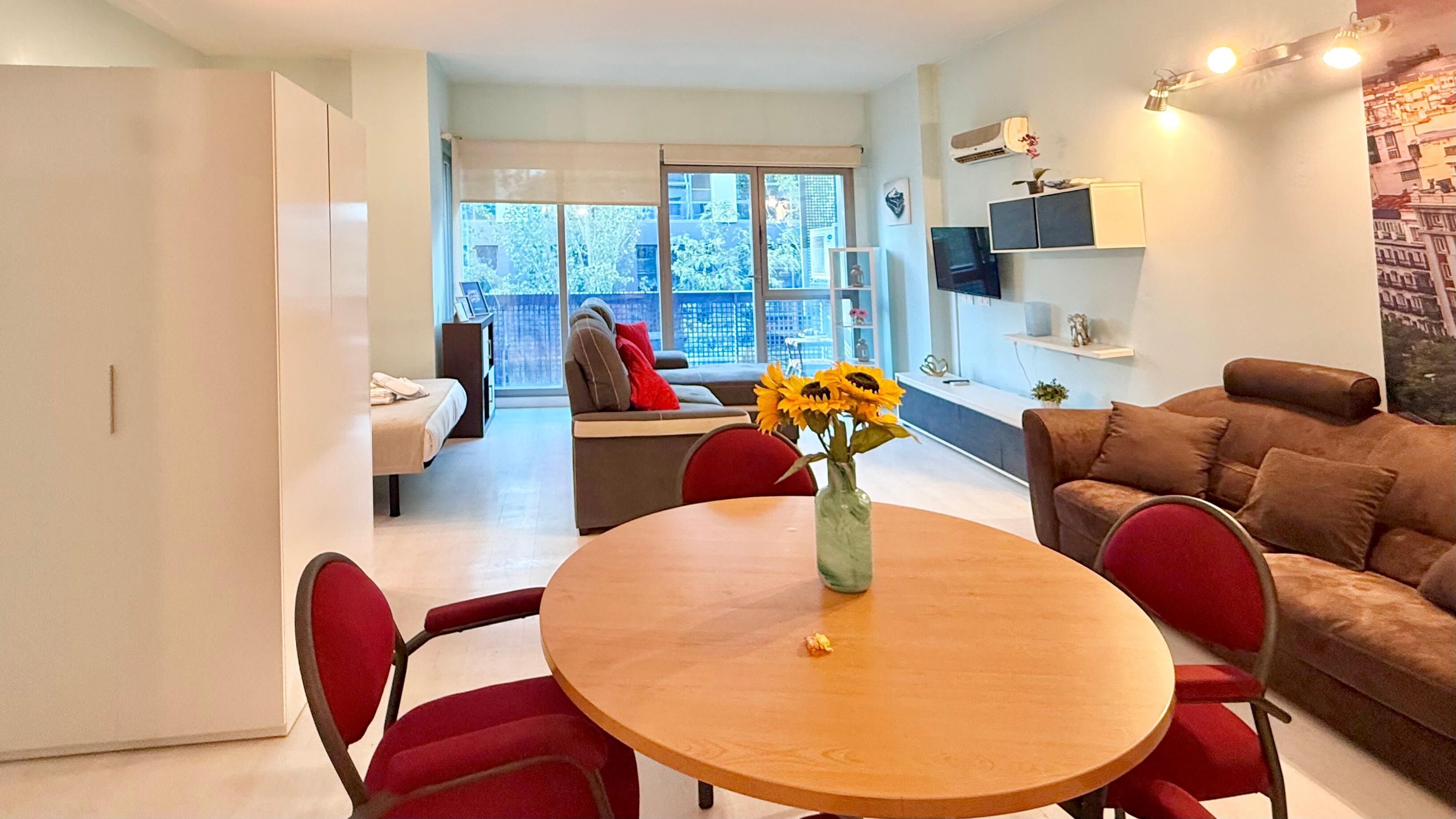 Standard Studio, Balcony