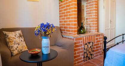 Charming Villa With Private Garden & BBQ