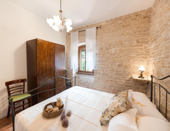 House | 3 bedrooms, individually furnished - Charming Villa With Private Garden & BBQ (Barban)