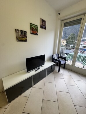 Unclassified image, 5 of 11, button - ORA Lake Suite Riva – Elegant Apartment Near the Lake (Riva del Garda)