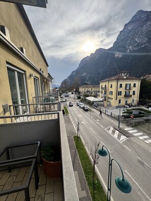 Unclassified image, 3 of 11, button - ORA Lake Suite Riva – Elegant Apartment Near the Lake (Riva del Garda)