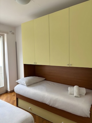 2 bedrooms, WiFi, bed sheets - ÒRA Lake Suite Riva – Elegant Apartment near the Lake (Riva del Garda)