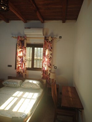 2 habitaciones, tabla de planchar con plancha y ropa de cama 