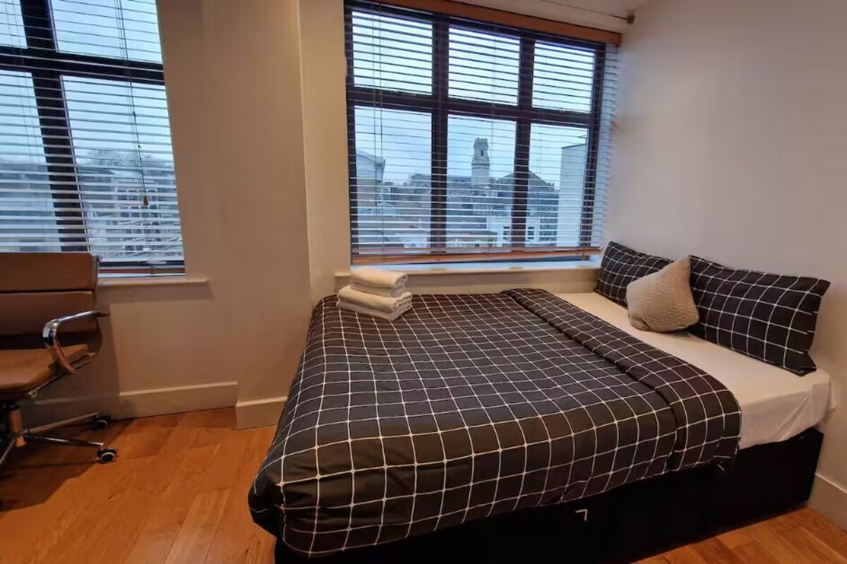 Appartement Penthouse Signature | Rideaux d’obscurcissement, fer et planche à repasser
