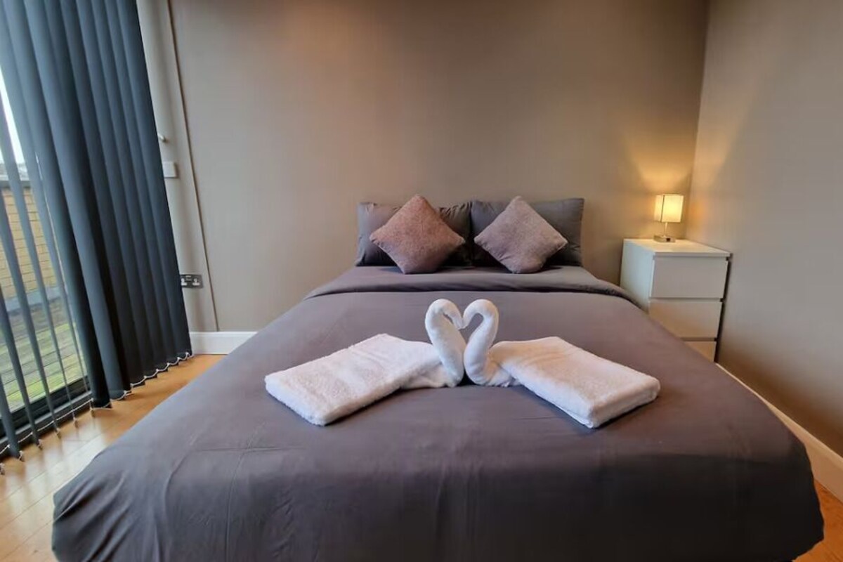 Signature Skyline 2 - Bedroom Residence | Blackout drapes, iron/ironing board, WiFi (free)
