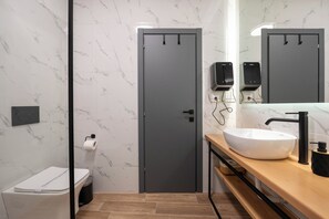 Deluxe Double Room, City View | Bilik Mandi | Pancuran mandi, pengering rambut, tuala disediakan, sabun 