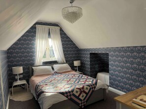 Unclassified image, 5 of 17, button - Private Annexe – close to Weston Park, RAF Cosford, i54 & Uni of Wolverhampton (Tong)