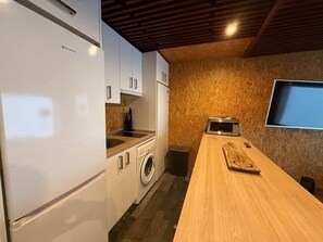Private kitchen - House with outdoor jacuzzi and fireplace in Piedralaves (Ávila) (Piedralaves)