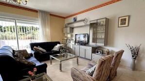 Unclassified image, 2 of 84, button - 280 m² villa with private pool by the San Juan reservoir (Pelayos de la Presa)