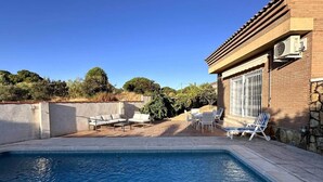 Unclassified image, 5 of 84, button - 280 m² villa with private pool by the San Juan reservoir (Pelayos de la Presa)
