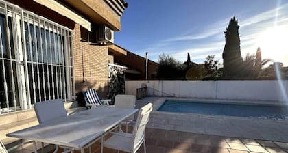 280 m² villa with private pool by the San Juan reservoir