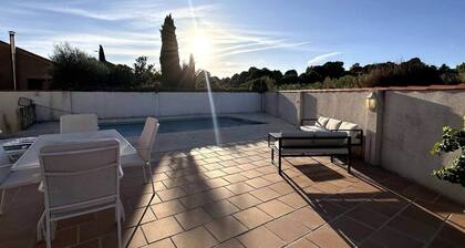 280 m² villa with private pool by the San Juan reservoir
