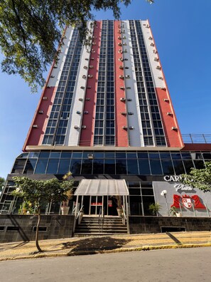 Front of property - Carlton Plaza Americana (Americana)