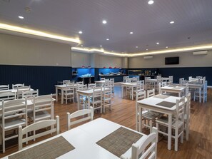 Free daily continental breakfast  - Carlton Plaza Americana (Americana)