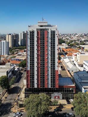 Front of property - Carlton Plaza Americana (Americana)