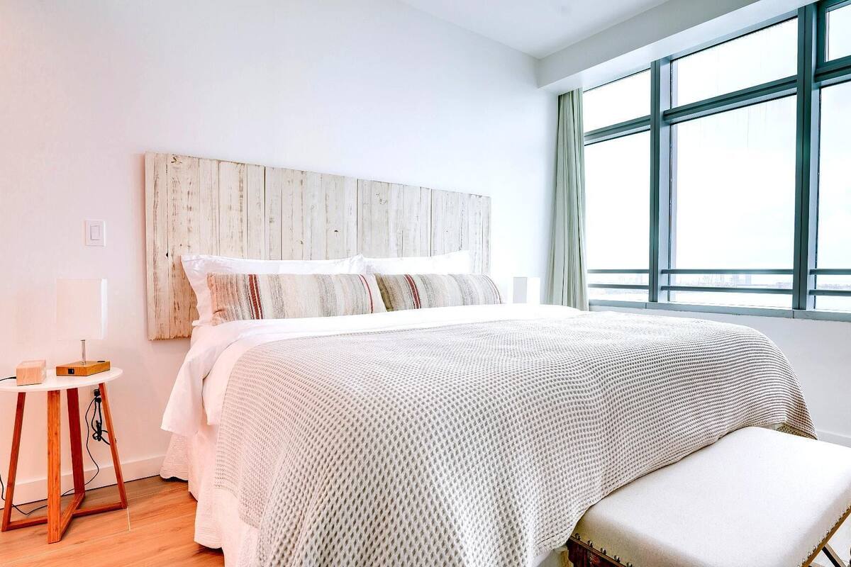 Comfort Suite, Balcony, City View