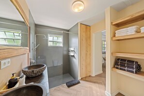 Hair dryer, towels, toilet paper - VillaCuraOasis Luxury villa with tropical garden, private pool, near the beach (Willemstad)