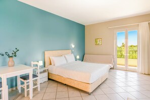 Room - Sun-Kissed Comfort & Family Moments at Nautilus Hotel Apartments, Soullároi (Paliki)