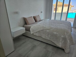 2 habitaciones, tabla de planchar con plancha, wifi y ropa de cama