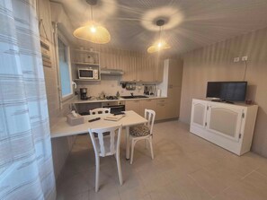 Réfrigérateur, micro-ondes, four, lave-vaisselle