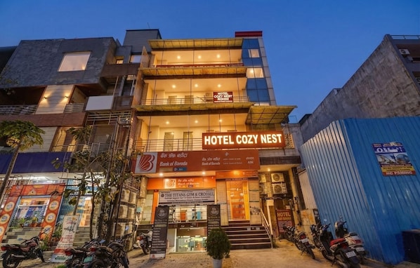 Front of property - Hotel Cozy Nest Rohini (New Delhi)