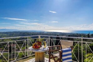 Outdoor dining - Sea View Studio Escape at Ionian Balcony – Tranquil Kefalonia Retreat (Paliki)