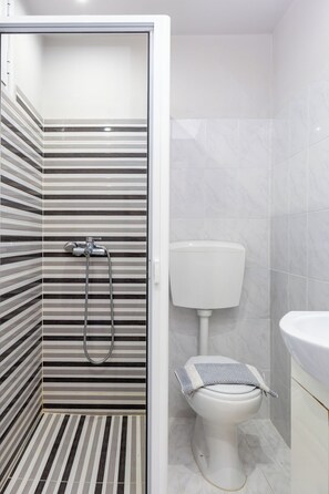 Shower - Sea View Studio Escape at Ionian Balcony – Tranquil Kefalonia Retreat (Paliki)