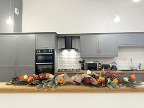 Refrigerador, microondas, horno y lavavajillas 