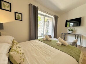 3 bedrooms, iron/ironing board, free WiFi, bed sheets - The Barn in Courtyard, 3 -Bed, Sleeps 5, Long Term Rental Available (Ulverston)