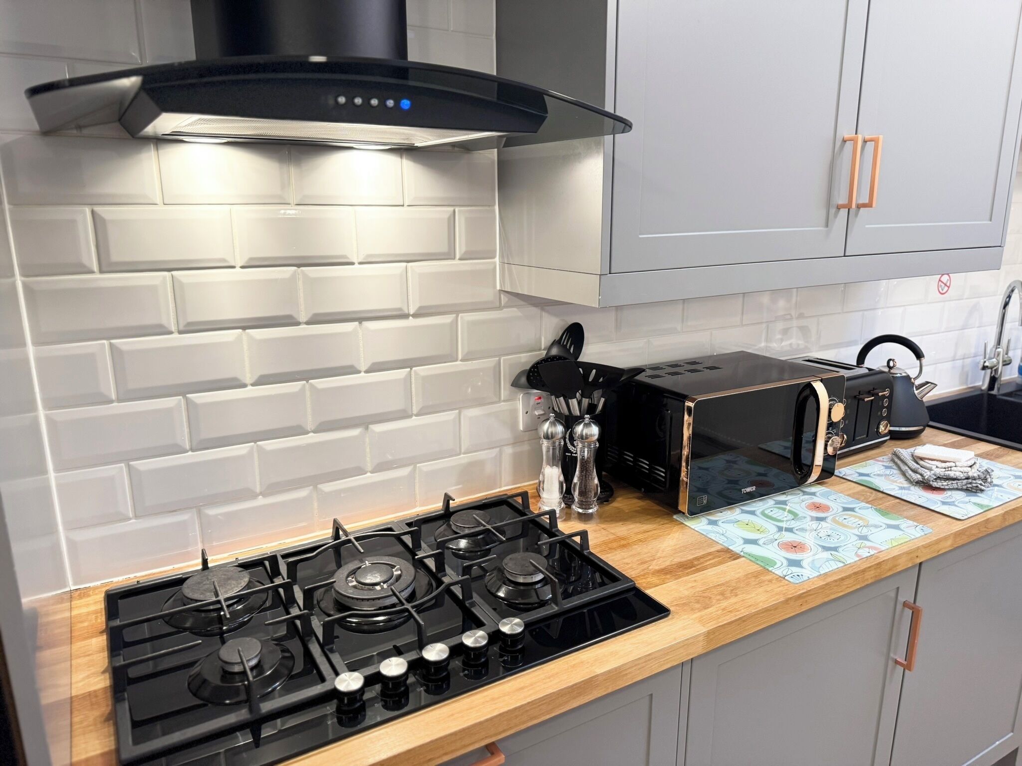 Refrigerador, microondas, horno y lavavajillas 