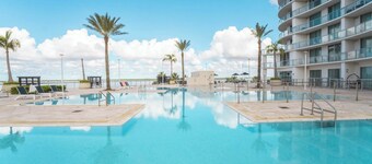 “Winter in Luxury  30th-Floor Waterfront Views Walk to Downtown Fort Myers”