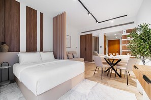 1 bedroom, desk, iron/ironing board, free WiFi - SettlerHomes - Fresh Studio - Balcony - The Greens (Dubai)