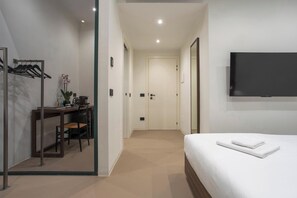 Superior Double or Twin Room | Laptop workspace, free WiFi - The Place (Milan)