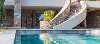 Architect villa, sea view, air-condition, heated pool, big garden, beach at 220m