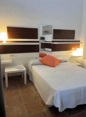 1 slaapkamer, een strijkplank/strijkijzer, gratis wifi, beddengoed