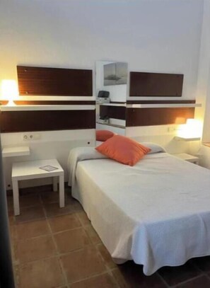 1 chambre, fer et planche à repasser, Wi-Fi gratuit, draps fournis