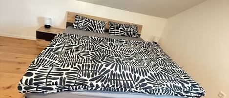 2 عدّة غرف نوم وواي فاي وملاءات أسرّة