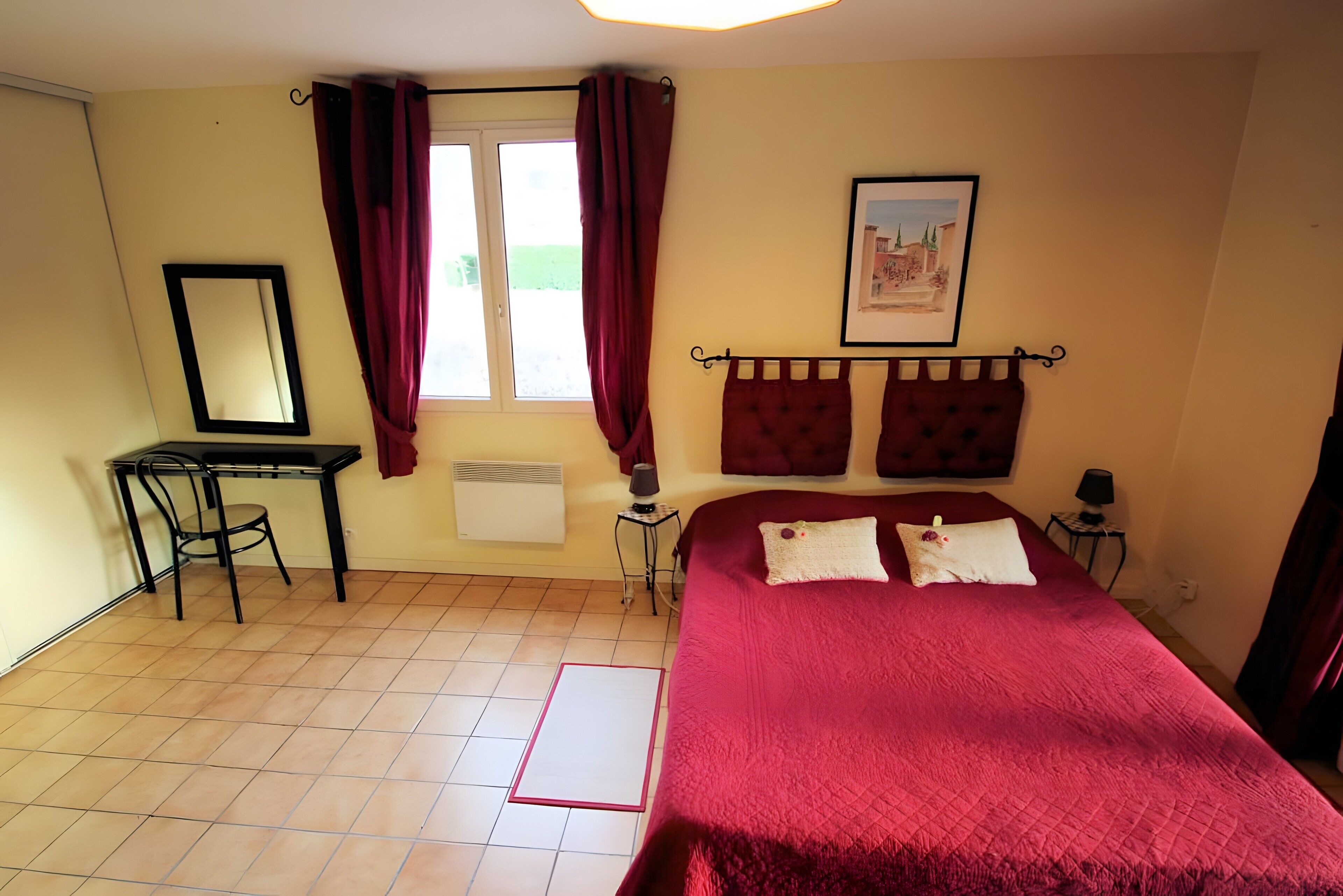 2 makuuhuonetta, silitysrauta/-lauta, Wi-Fi, vuodevaatteet