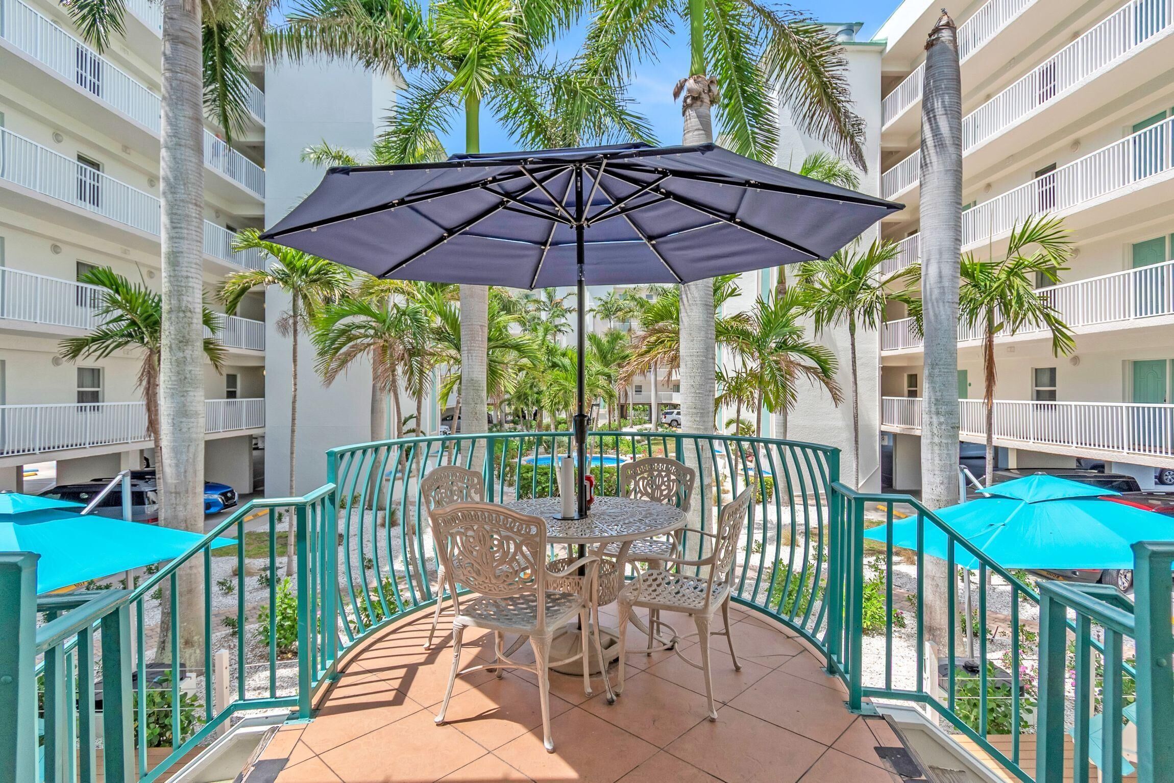Condo, varias camas (Sunset Vistas 304S) | Restaurante al aire libre
