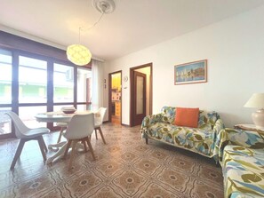 Living room - Sunny Beachside Apartment in Grado (Grado)