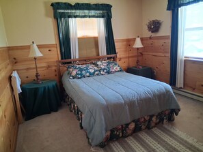 3 bedrooms, internet - spectacular snow-capped mountain views, best fishing in Wy. close to Yellowstone (Pinedale)