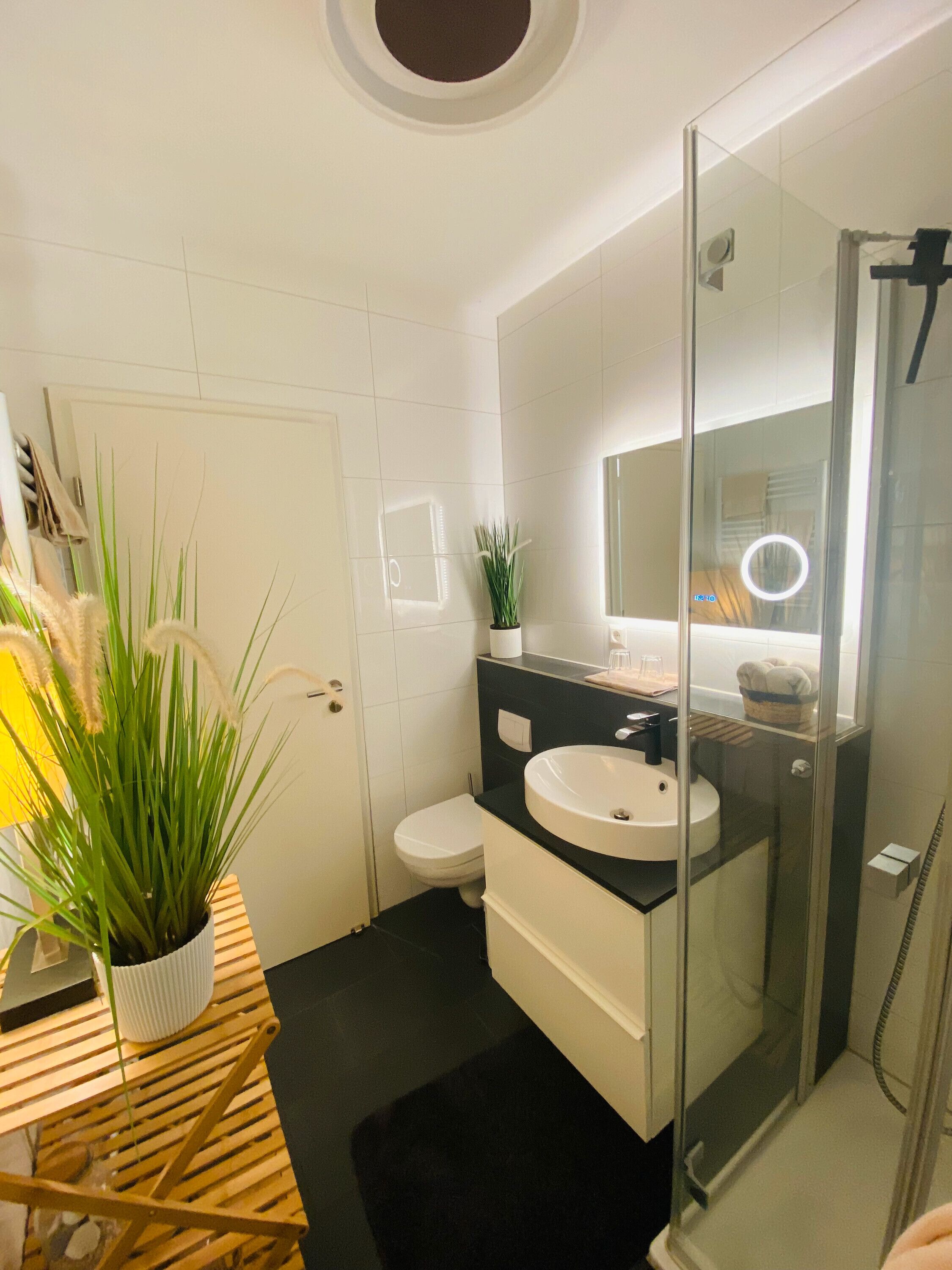 Een douche, een haardroger, handdoeken