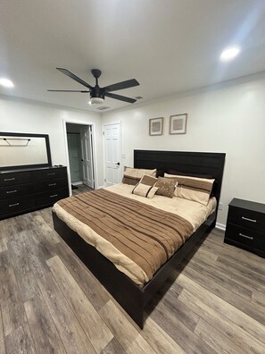 2 chambres, fer et planche à repasser, Wi-Fi gratuit, draps fournis