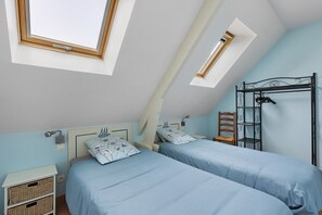 2 bedrooms, iron/ironing board, WiFi, bed sheets