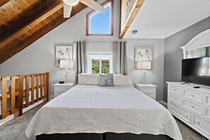 2 bedrooms, iron/ironing board, travel cot, WiFi - Beachfront Townhome | Hot Tub | Foosball | (Cape Canaveral)