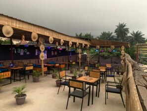 Khu ẩm thực ngoài trời