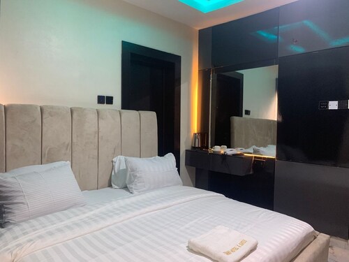 Tiano Hotel & Suites