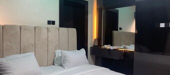 Tiano Hotel & Suites