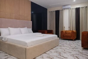 Suite Familiale, balcon, vue établissement