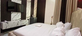 Tiano Hotel & Suites